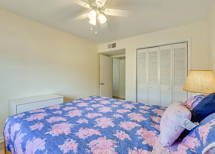 Bright Miramar Beach Condo - Walk To Beach!