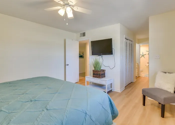 Bright Miramar Beach Condo - Walk To Beach!